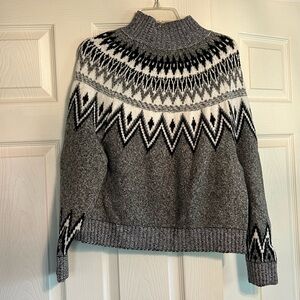 Old Navy Black and White Patterned Sweater